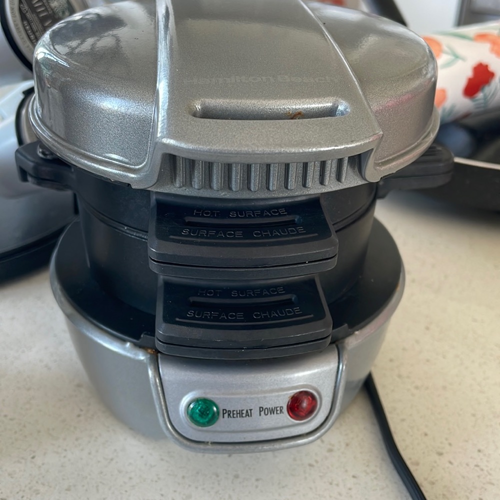 Breakfast sandwich maker